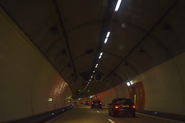 vozidla tunel provoz