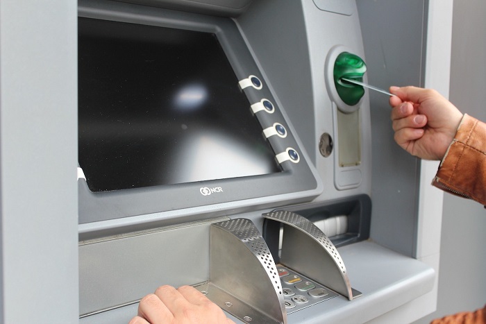 neoprávněný výběr bankomat